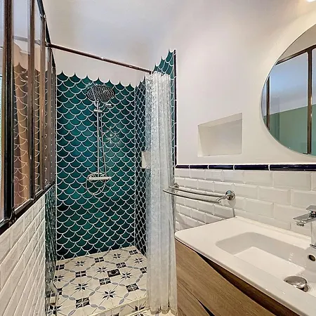 Apartment Spacieux Au Coeur De Granville, 3 Chambres, Wi-fi Gratuit, Parking Inclus - Fr-1-361-557