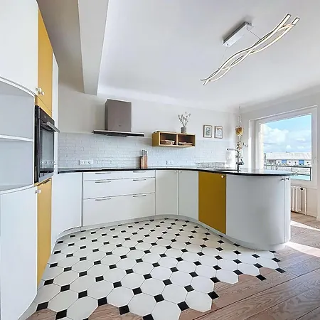 Apartment Spacieux Au Coeur De Granville, 3 Chambres, Wi-fi Gratuit, Parking Inclus - Fr-1-361-557