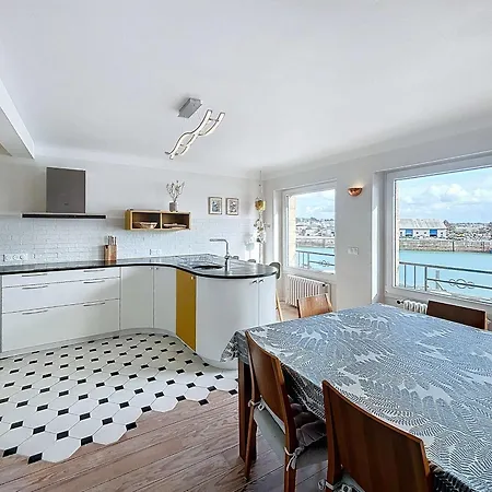 Apartment Spacieux Au Coeur De Granville, 3 Chambres, Wi-fi Gratuit, Parking Inclus - Fr-1-361-557 Granville