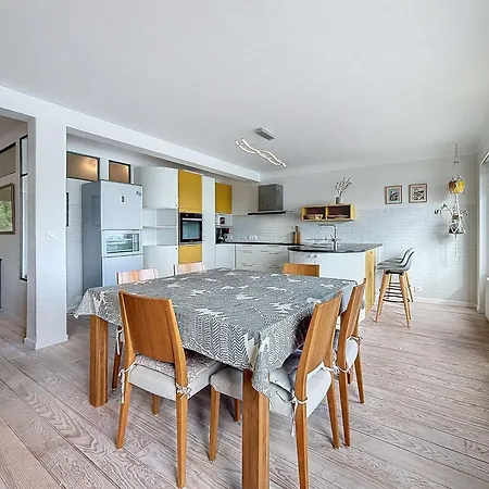 Apartment Spacieux Au Coeur De Granville, 3 Chambres, Wi-fi Gratuit, Parking Inclus - Fr-1-361-557 *